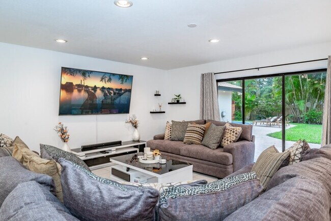 Primary Photo - 830 SW 14th Ct