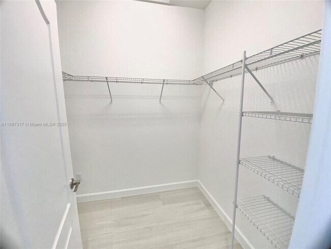 Building Photo - 7879 NW Greenbank Cir