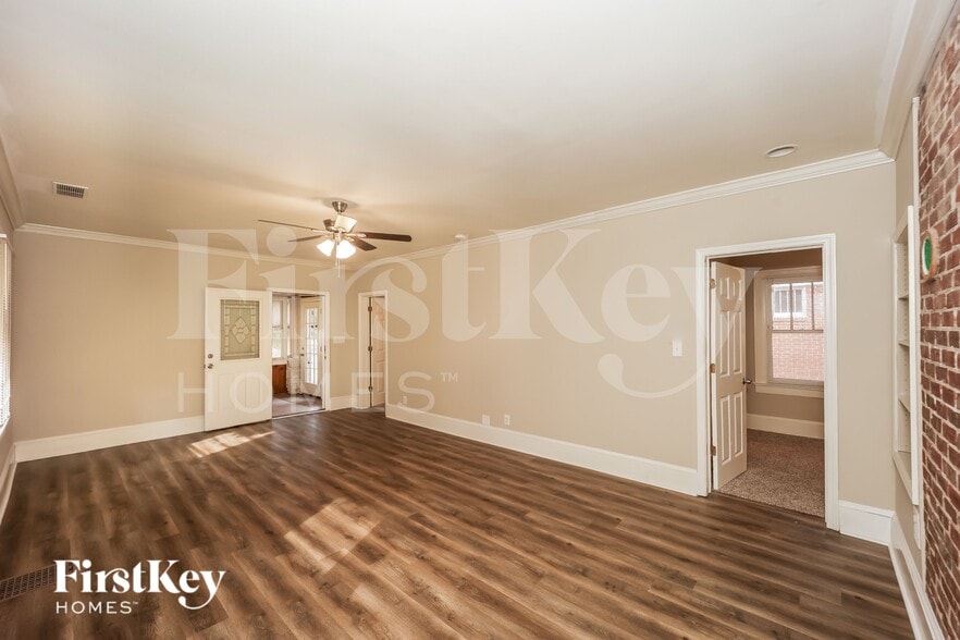 Building Photo - 1042 Victory Dr SW