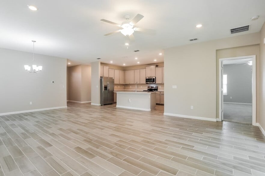 Building Photo - 6337 Bluff Ave