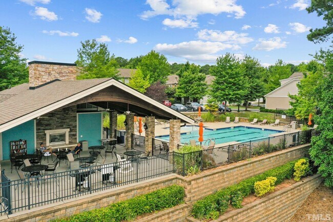 Building Photo - 2401 Memory Ridge Dr