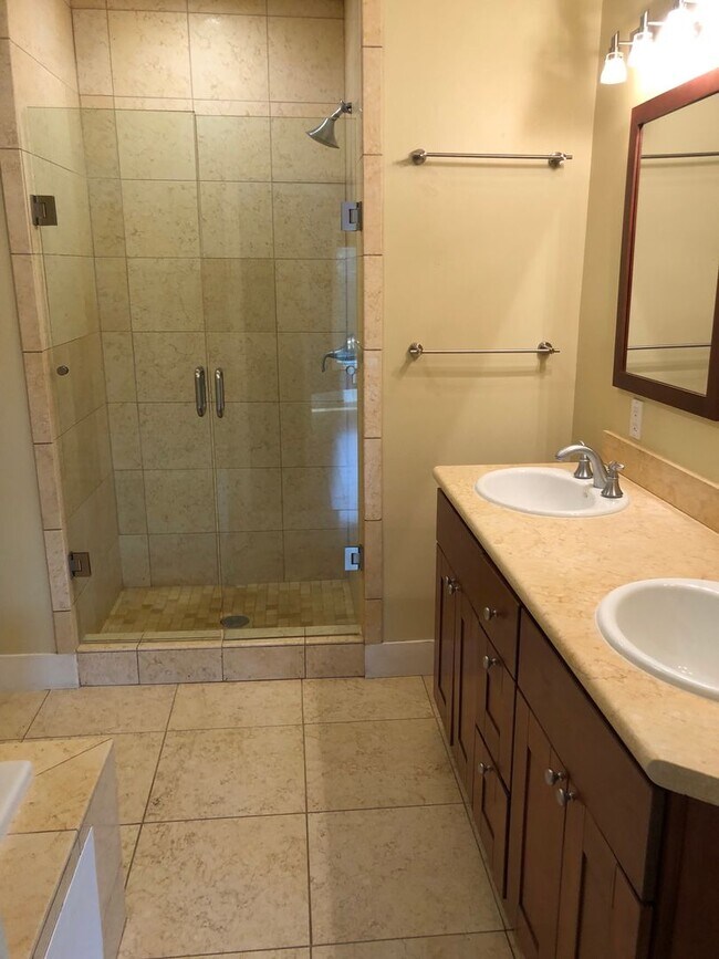 Building Photo - COMING SOON!  Beautiful 3 br/2ba -2  Levels, Private Deck, Panoramic Views, Garage Parking, Washe...