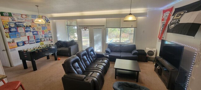 Building Photo - Aug. 2026 Pre-Lease Spacious 5-Bedroom Home in Desirable South Boulder Neighborhood