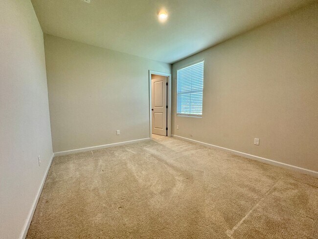 Building Photo - 4 Bedroom, 2.5 Bath Home w/ Office and 2 Car Garage