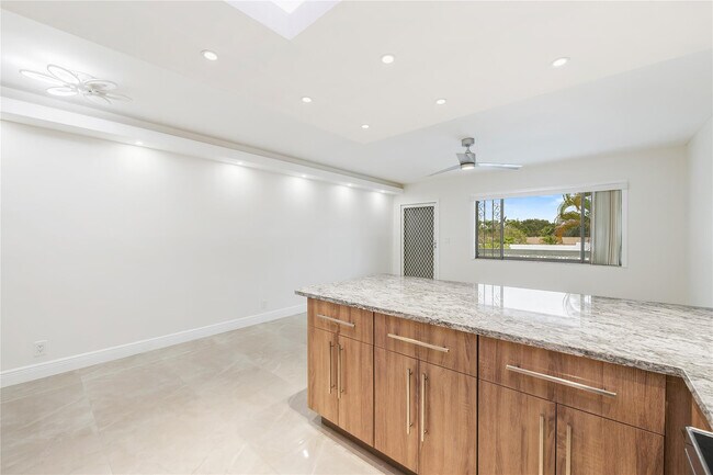 Building Photo - 2170 NE 51st Ct