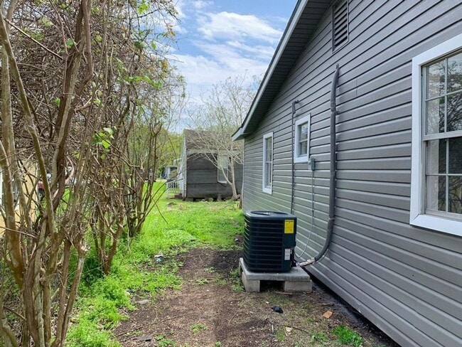 Building Photo - 303 Harlem St