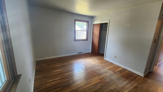 Building Photo - 4 Bed 1.5 bath in Dover