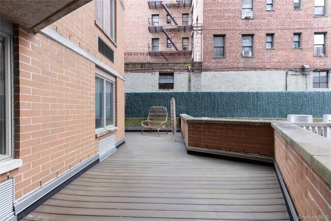 Building Photo - 116-11 Curzon Rd