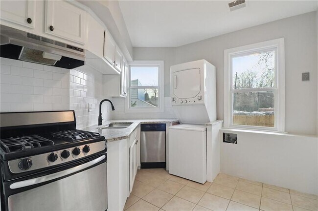 Building Photo - 2477 N Decatur Rd