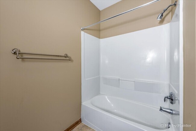 Building Photo - 2215 Aurora Dr