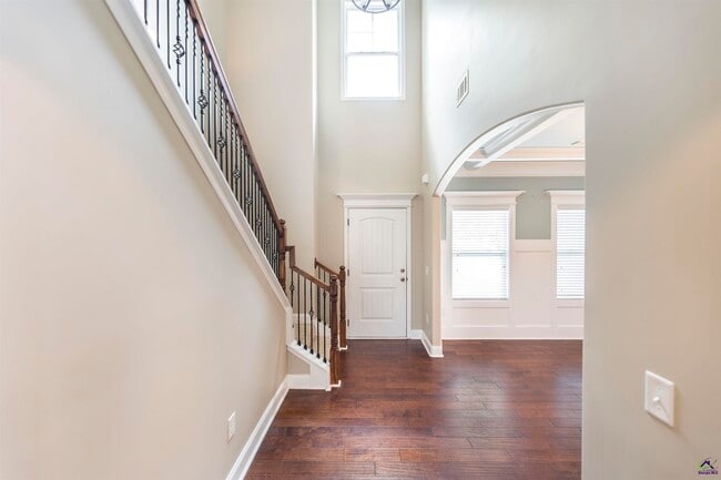 Building Photo - 153 Forestbrooke Way