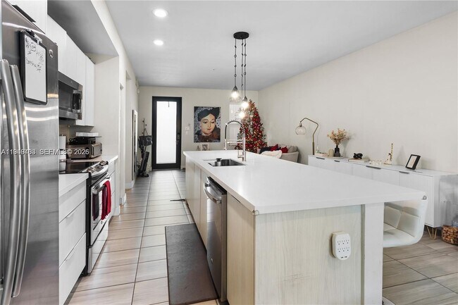 Building Photo - 7805 NW 104th Ave