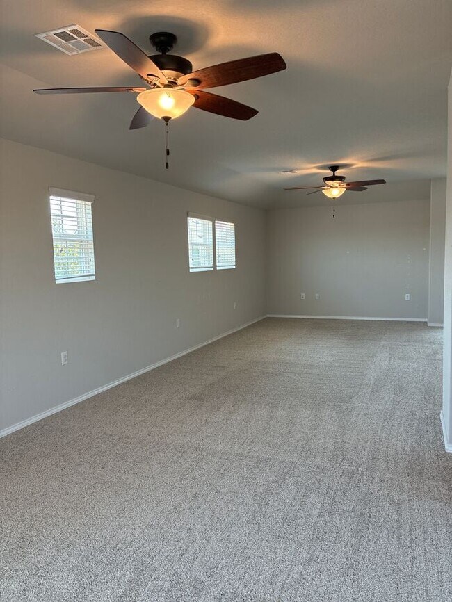 Building Photo - Charming 4 beds 2.5 baths in San Antonio!