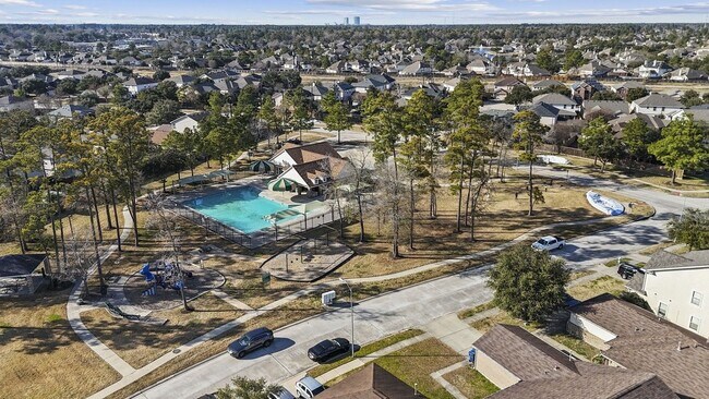 Building Photo - 29326 Legends Green Dr