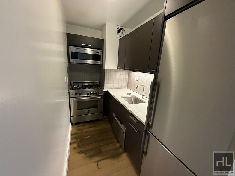 Building Photo - East 39th Street