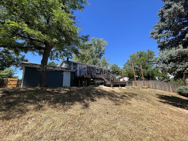 Building Photo - 3054 S Fraser St