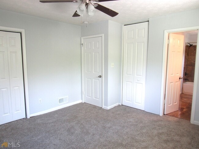 Building Photo - 8337 Holly Dr