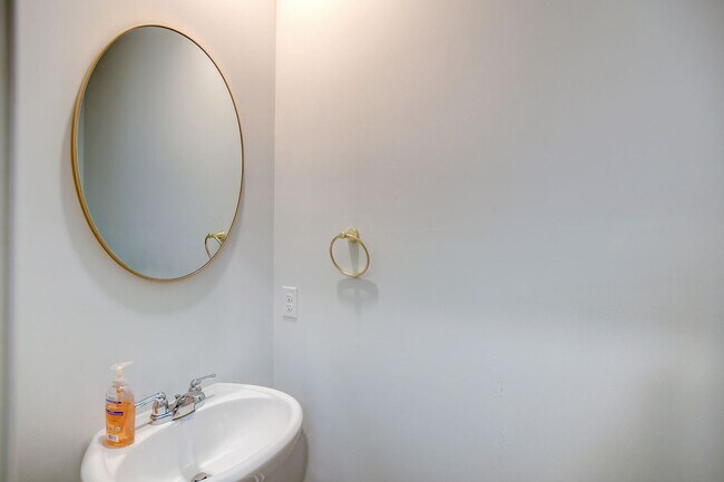 Building Photo - Summerville Home Rental