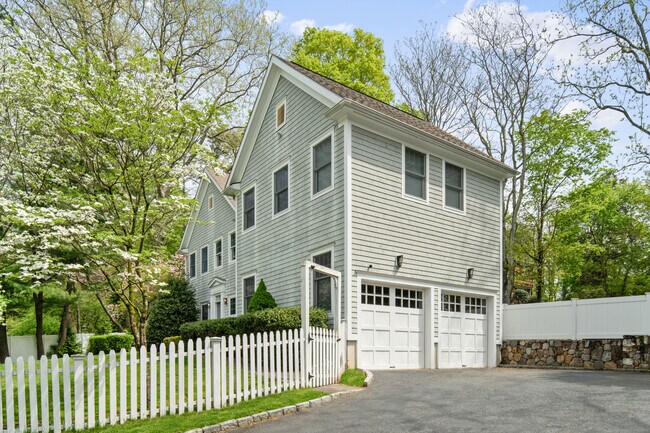 Building Photo - 187 Compo Rd S