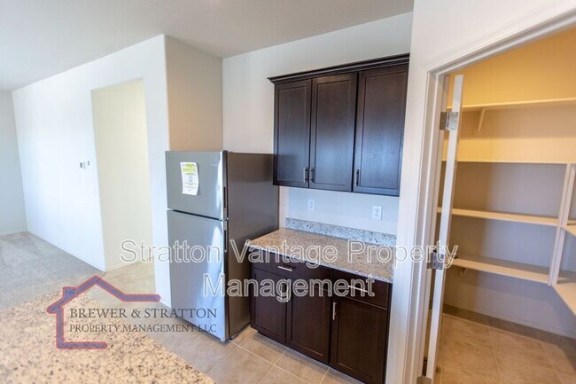 Building Photo - 18473 N Lakeside Dr