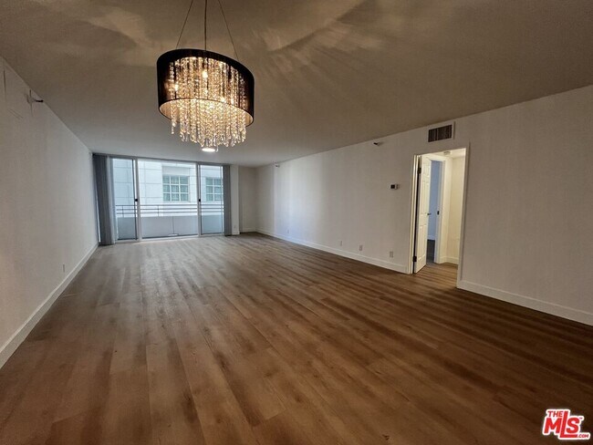 Building Photo - 10390 Wilshire Blvd