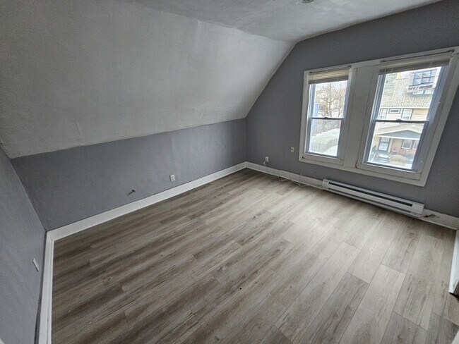 Building Photo - 10602 Earle Ave