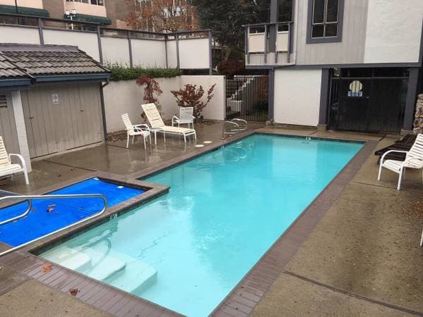 Building Photo - 2411 CARLMONT DR