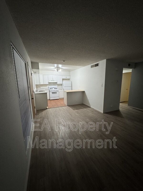 Building Photo - 1212 Chelwood Park Blvd NE