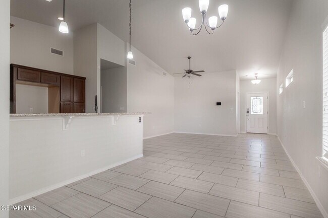Building Photo - 14362 Loma Esmeralda