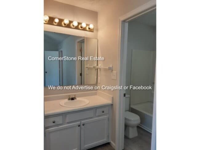 Building Photo - 6701 Pin Oak Ln