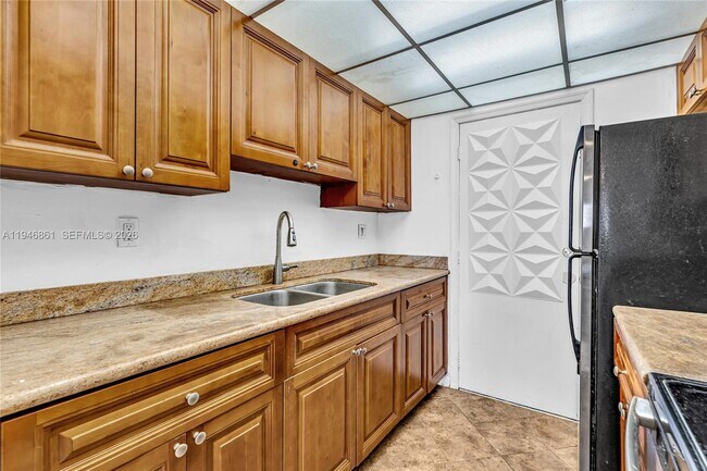 Building Photo - 200 S Birch Rd