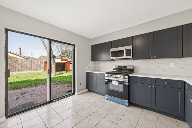 Building Photo - 10707 Staghill Dr