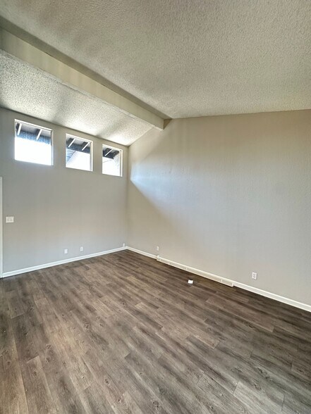 Building Photo - 5092 Pearce Dr
