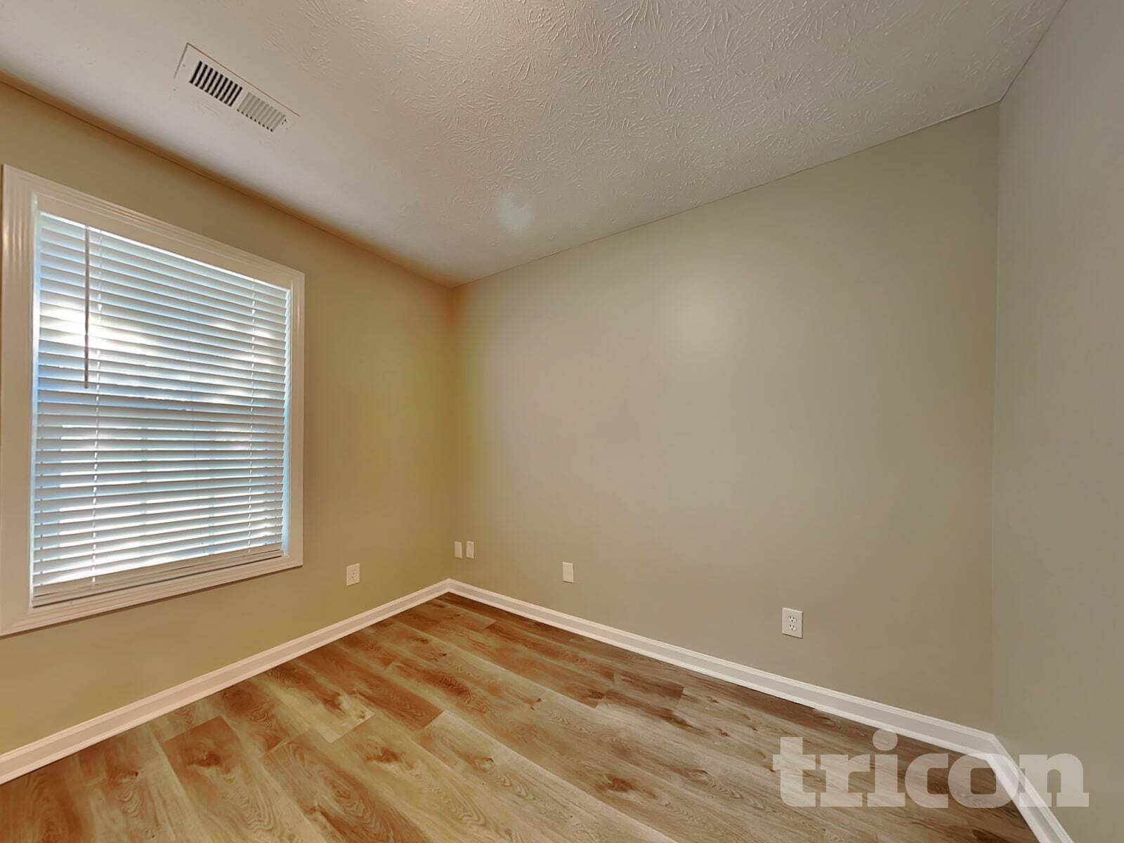 Building Photo - 449 Sarah's Ln