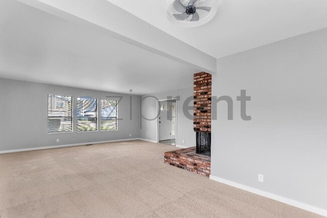 Building Photo - 25 Leslie Ct