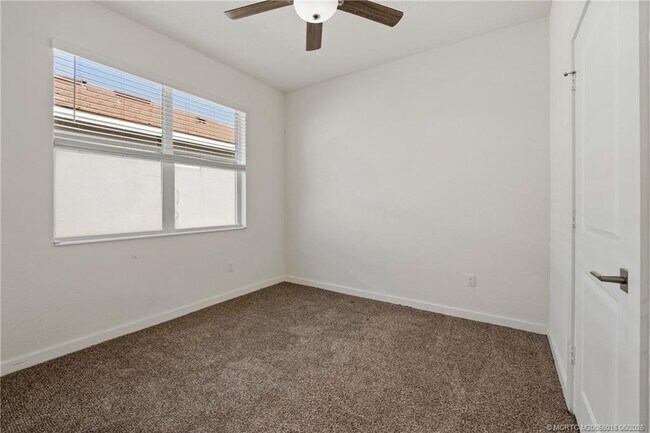 Building Photo - 7461 SW Harbor Cove Dr