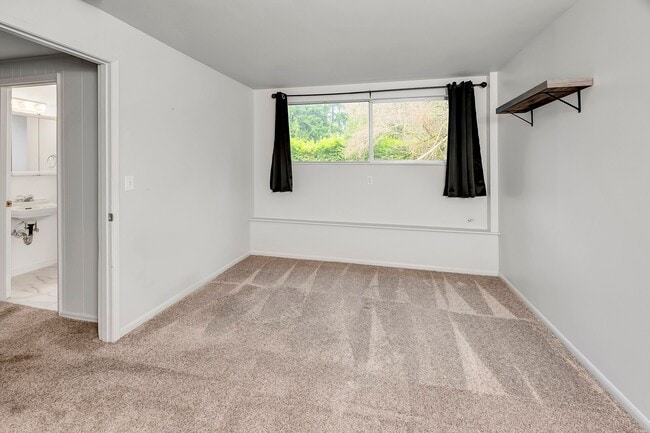 Building Photo - 3065 124th Ave NE