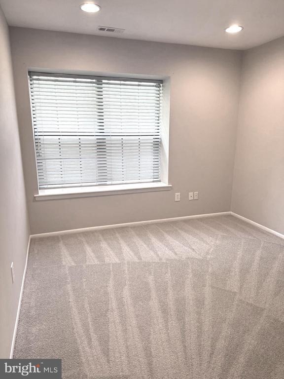 Building Photo - 258 Barclay Ct