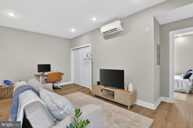 Building Photo - 6712 Ridge Ave