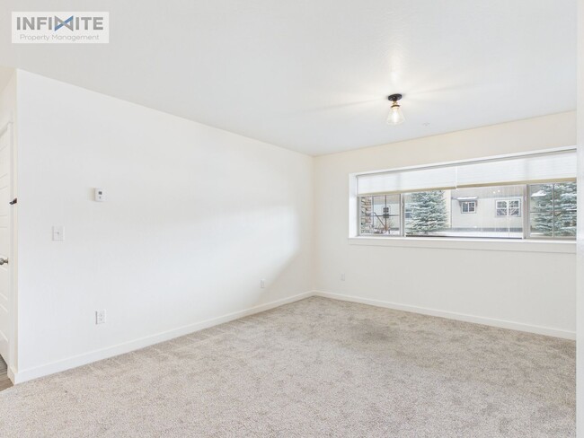 Building Photo - Modern 2 Bed / 2 Bath Apartment with Fireplace & Stainless Appliances