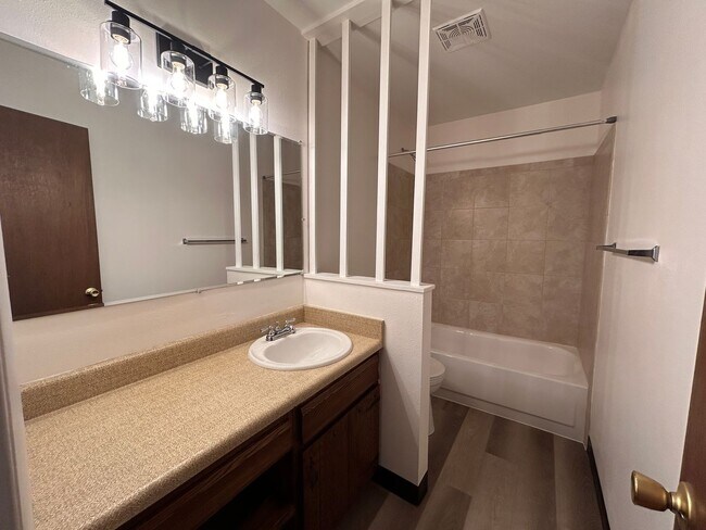 Building Photo - Ute Pass Ave (10215)