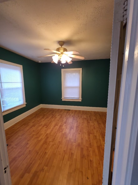 Building Photo - 105 Locust St