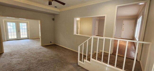 Building Photo - For Rent- Terrell Hills -2bed, 2 bath Home