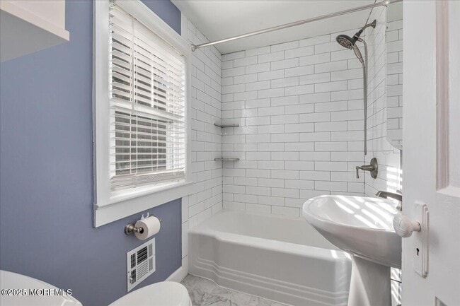 Building Photo - 14 Prospect Ave N