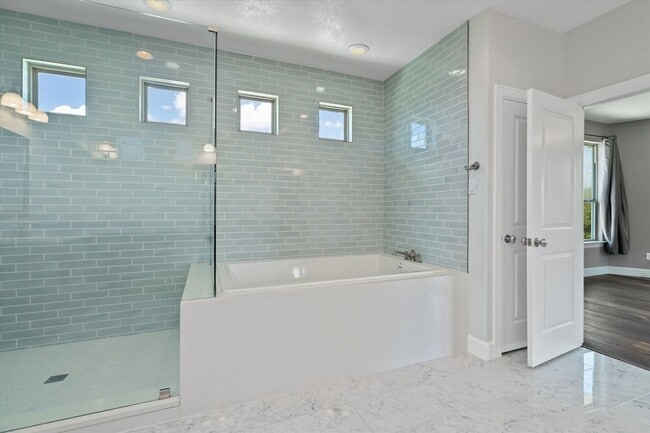 Building Photo - Modern Luxury Meets Austin Charm: 4 BR, 2.5 BA Gem