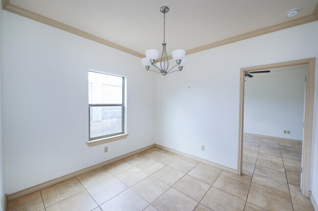 Building Photo - 10510 Sandia Dr