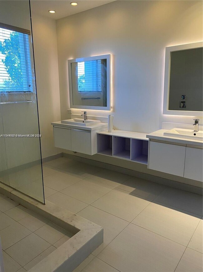 Building Photo - 6416 NW 105th Pl