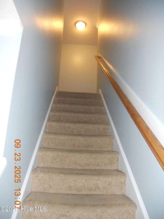 Building Photo - 105 Spring Leaf Ln