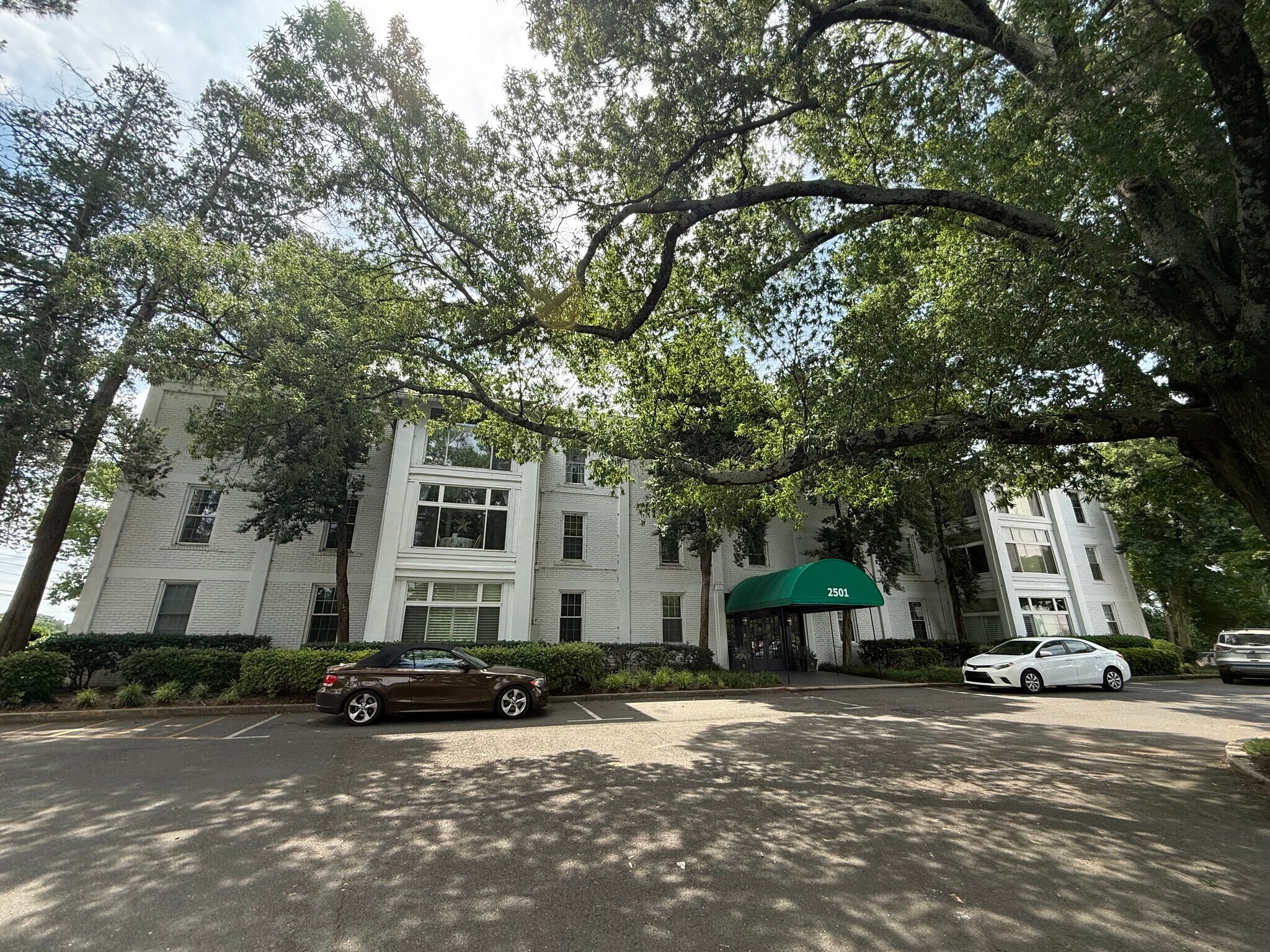 Building Photo - 2501 Roswell Ave