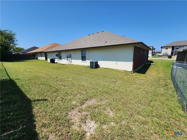 Building Photo - 3204 Toledo Dr